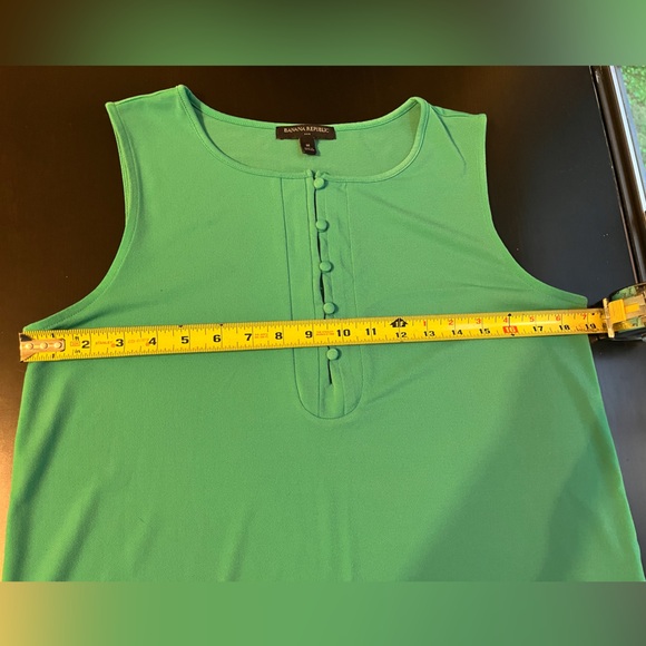 Banana Republic Sleeveless Kelly Green Blouse, Adult Size M - Picture 6 of 10